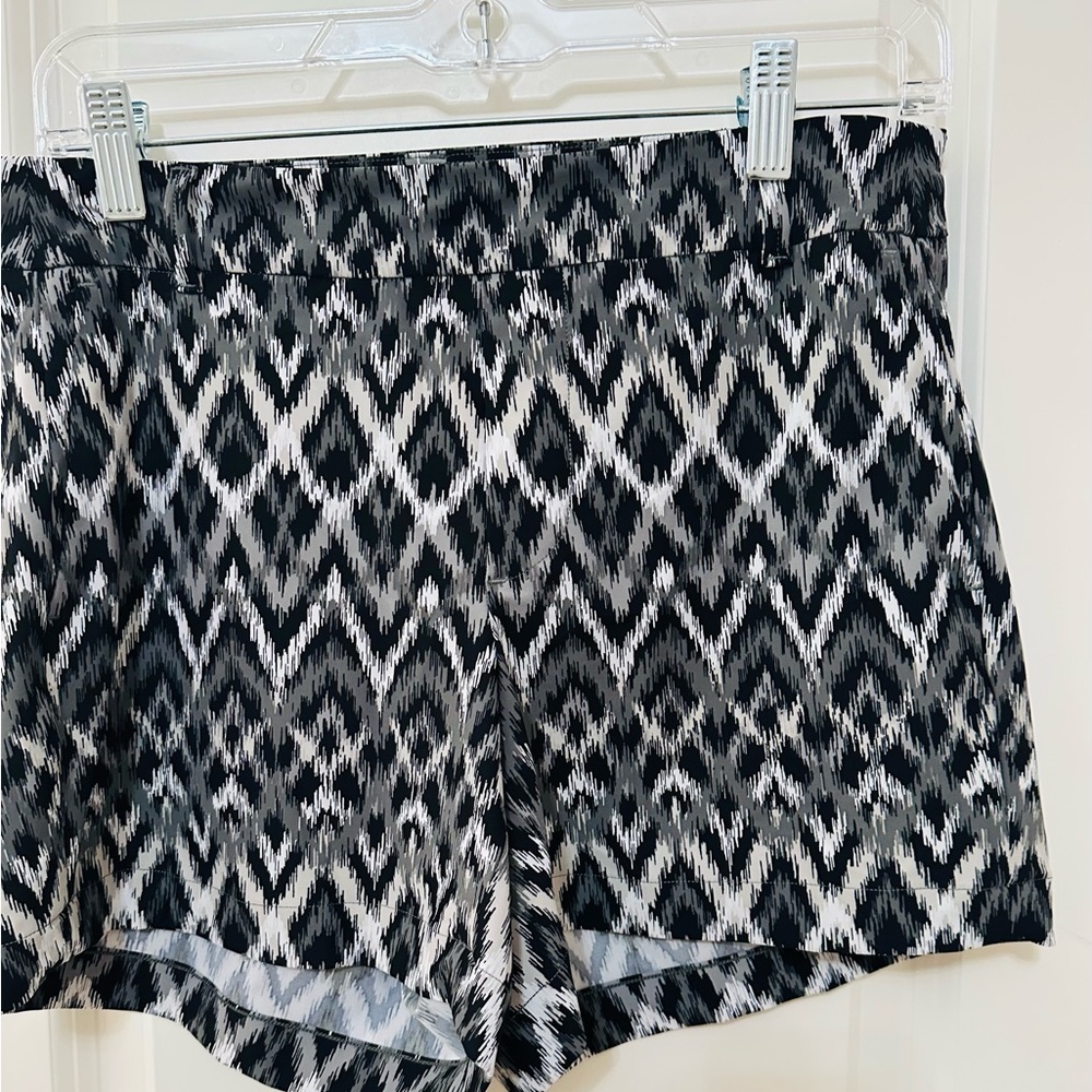 Spanx Stylish Black and White Patterned Women's Shorts